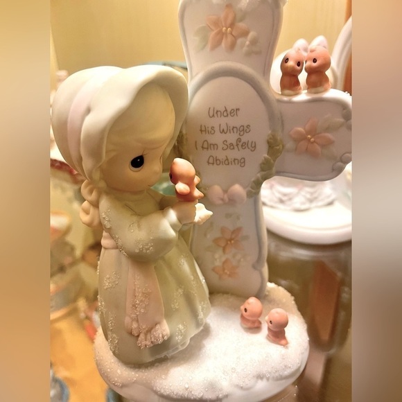 Precious Moments 1998 Under His Wings I Am Safely Abiding - Picture 1 of 10